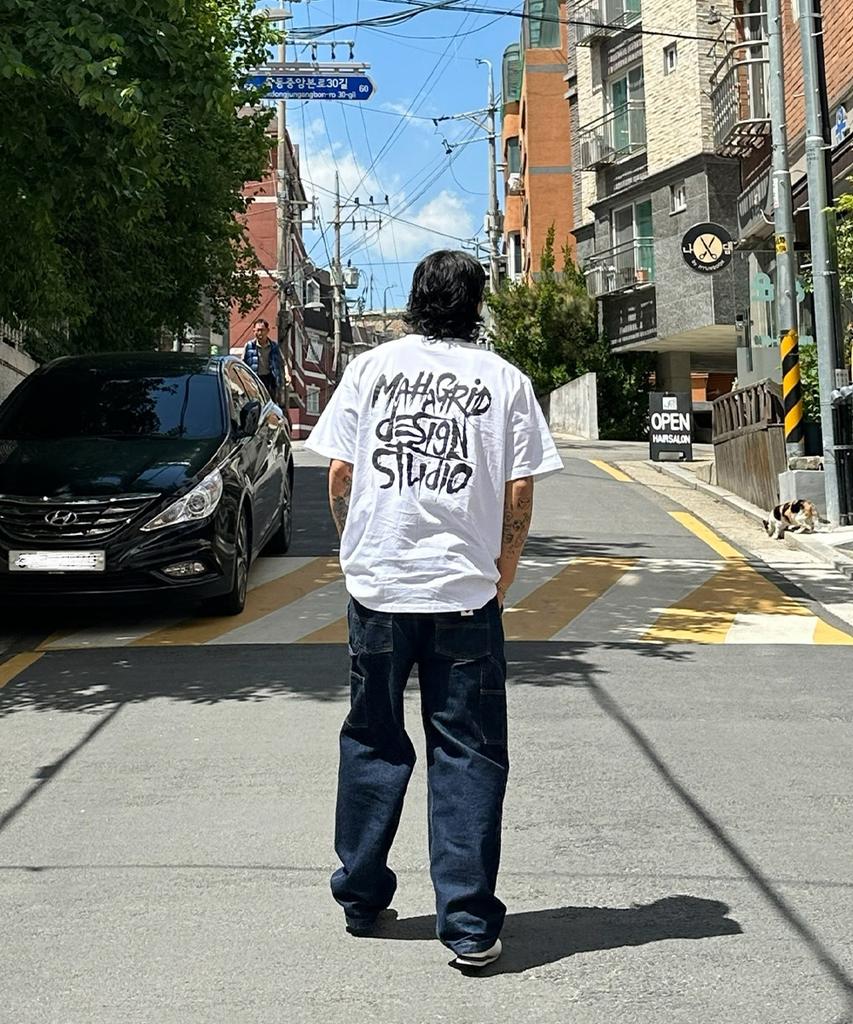 MAHAGRID Slash Logo Tee White(Mg2Fmmt527A)