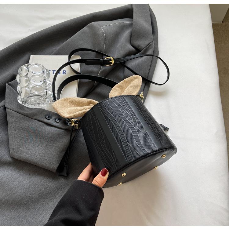 Temperament Bucket Handbags Women  New Popular Bow Drawstring One Shoulder Crossbody Bags Elegant Female Party Makeup bag