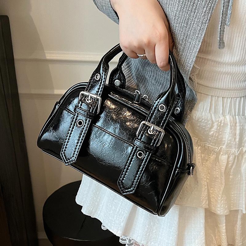 Niche design retro locomotive style personalized portable Boston bag women commuter versatile high sense foreign style messenger bag