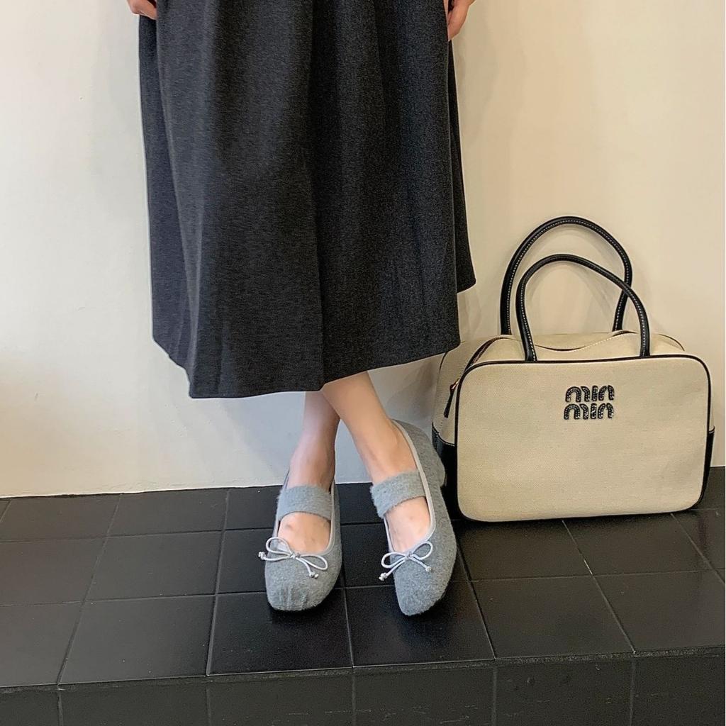 2025 Autumn and Winter New Square Head Shallow Mouth with Woolen Bow Inner Slope Heel Commuter Work Women's Single Shoes