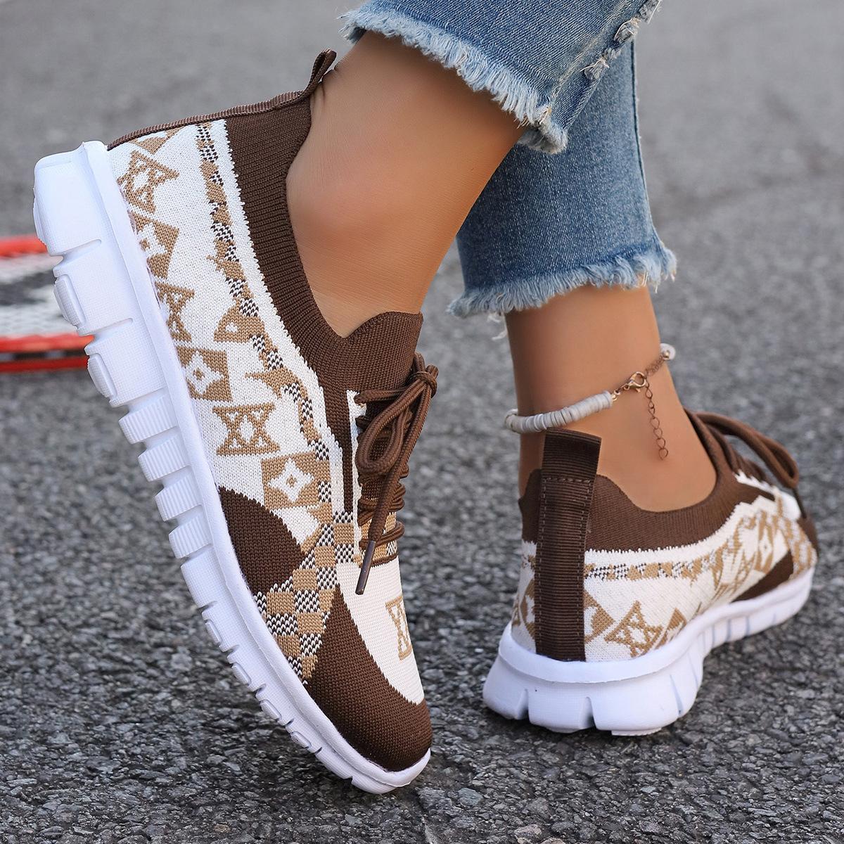 

2025 Новые кроссовки Женская обувь Большой размер Летящие спортивные Женская обувь Удобные кроссовки для бега Zapatos De Mujer 43 темно-коричневого