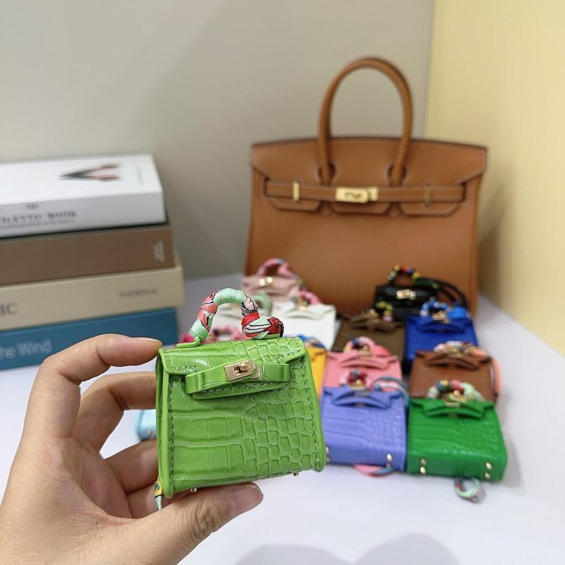 Mini Kelly bag pendant, crocodile pattern leather, cute miniature bag pendant, high-end car keychain, car pendant.