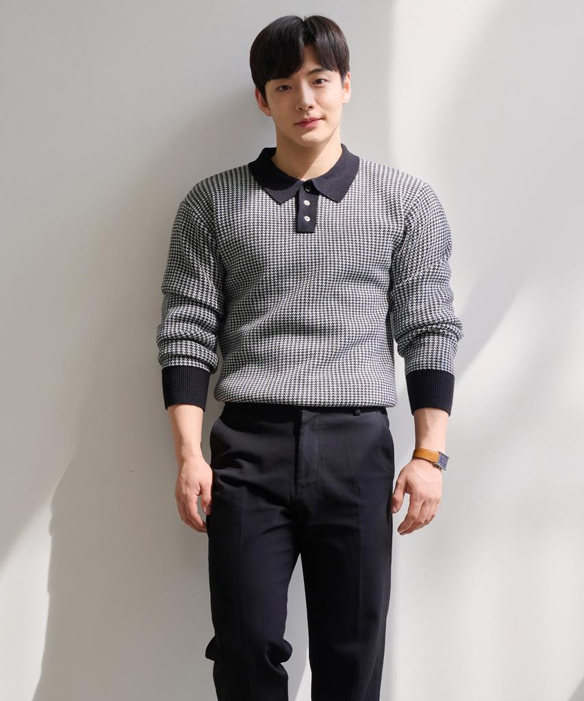 HECKCOOLNAM Muscle-Fit Wool Gingham Check Collared Knit Long Sleeve That Makes Shoulders Look Wide