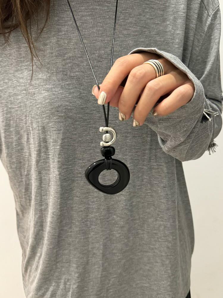 Bohemian Ethnic Distressed Bow Metal Necklace with Versatile Long Round Pendant 2025