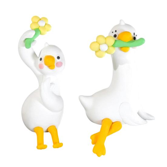 Arbeitsplatz Dekoration Harzente Dekoration für Schreibtisch Auto Armaturenbrett TV Monitor, Mini Anhänger Figur, Niedliches Blume haltendes Ornament, Verspieltes Geschenk