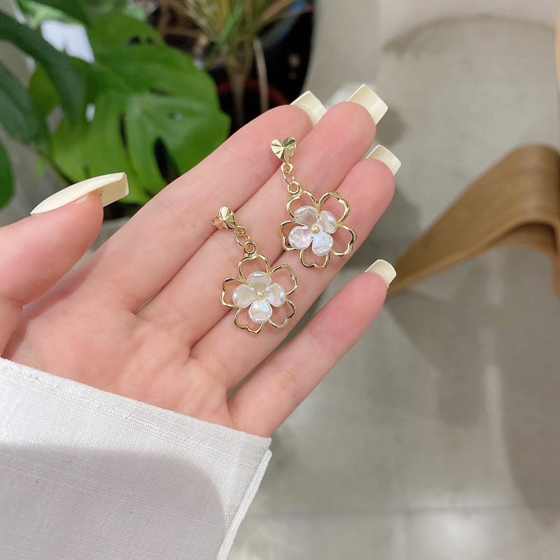 Fashion Hold Flower Earrings Female Ceremony Gender Sense Senior Early Warming Party Jewelry Gift