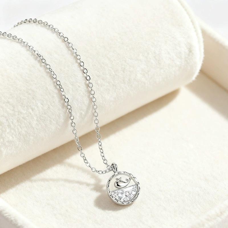 Korean and Japanese high-end elegant crystal whale animal necklace ins Cool and minimalist collarbone necklace