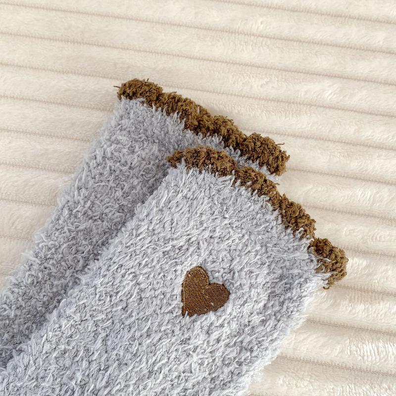 Non-shedding Coral Fleece Socks, Women's Embroidered Heart-shaped Sleep Socks, Thickened Warm Half-fleece Socks