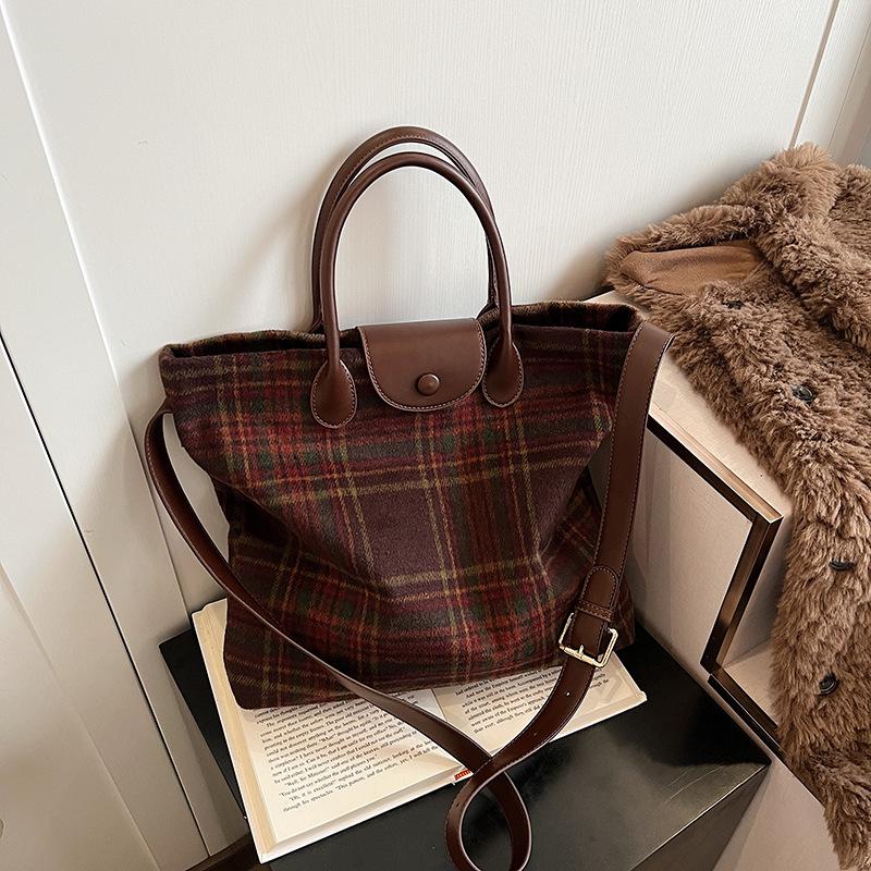 Popular large-capacity plaid tote bag women's new fashionable versatile commuter shoulder messenger bag