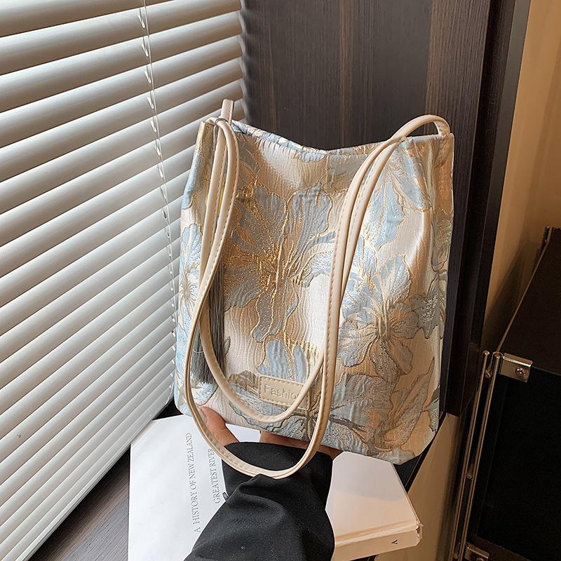 Bag Women's New Fashion Embroidery Casual Versatile Shoulder Bag