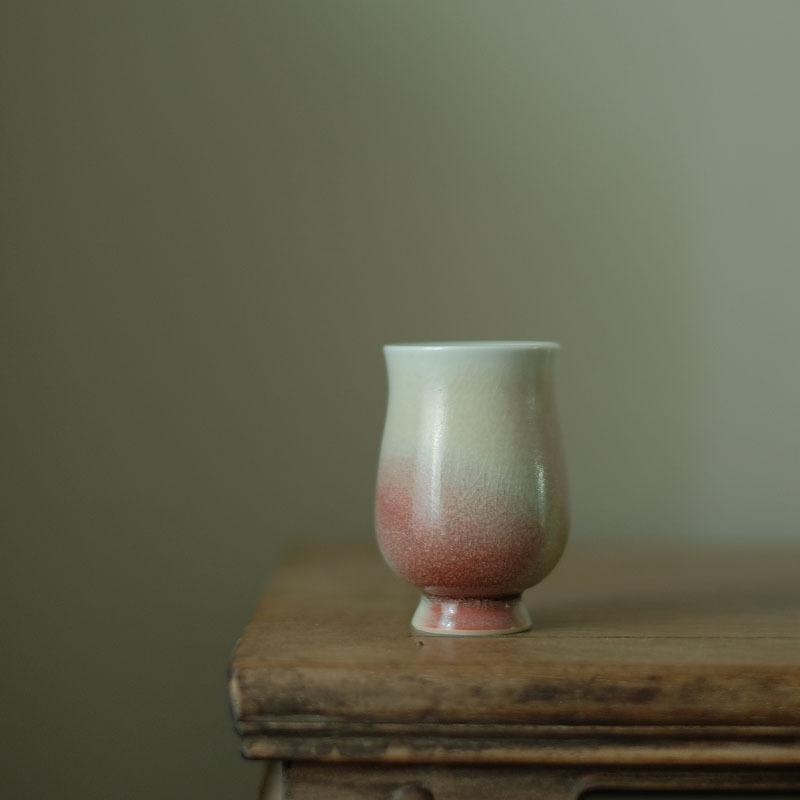 

High temperature kiln change glaze high foot smell cup handmade women use firewood kiln change small teacup three colors 200ml