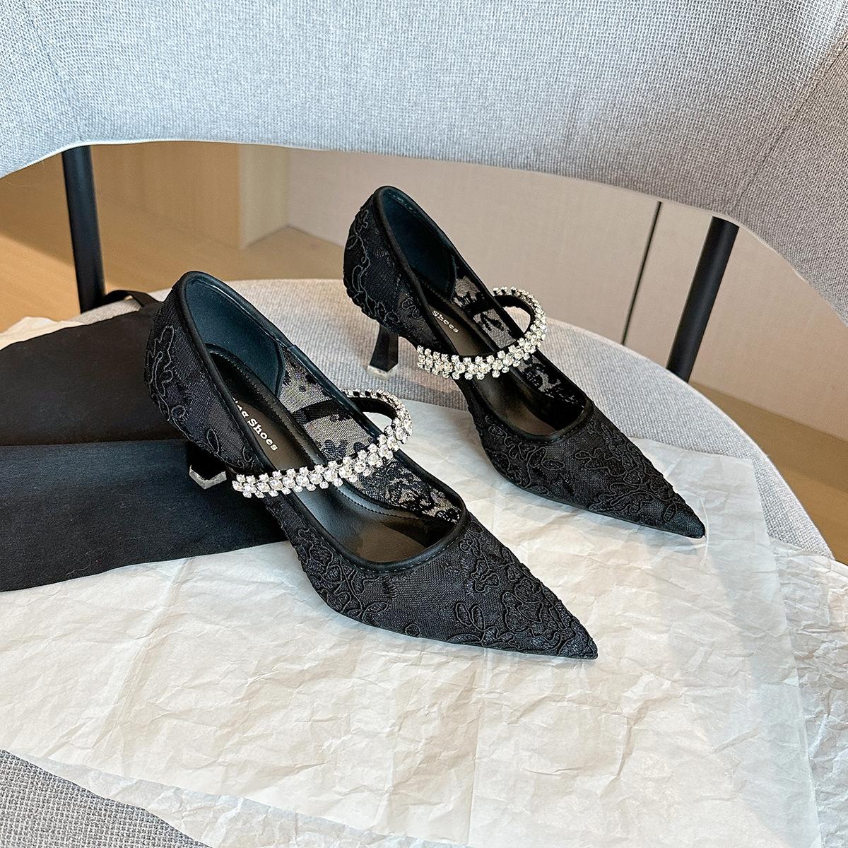 

879-7 Xiaoxiangfeng sexy lace pointed high-heeled single shoes, new socialite style with rhinestone thin-heeled single shoes 35 чёрный