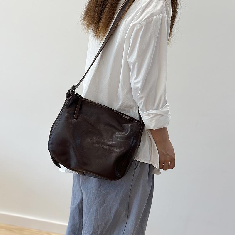 Japanischepflanzlich gegerbte Leder Crossbody-Tasche für Damen - Lässiger Stil Schulter-Handtasche, Echtes Leder, Hochwertiges Eimerdesign (Modell 2025).