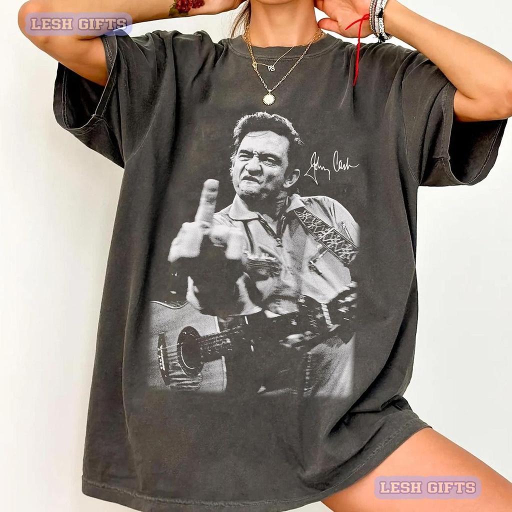 Camiseta Vintage Johnny Cash, Camiseta Johnny Cash Dedo do Meio Comfort Colors, Presente para Mulheres e Homens Camisa Unissex