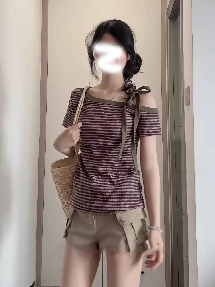 

Шикарная летняя полосатая бандажная футболка с открытыми плечами и облегающего кроя для больших размеров XL фиолетовый