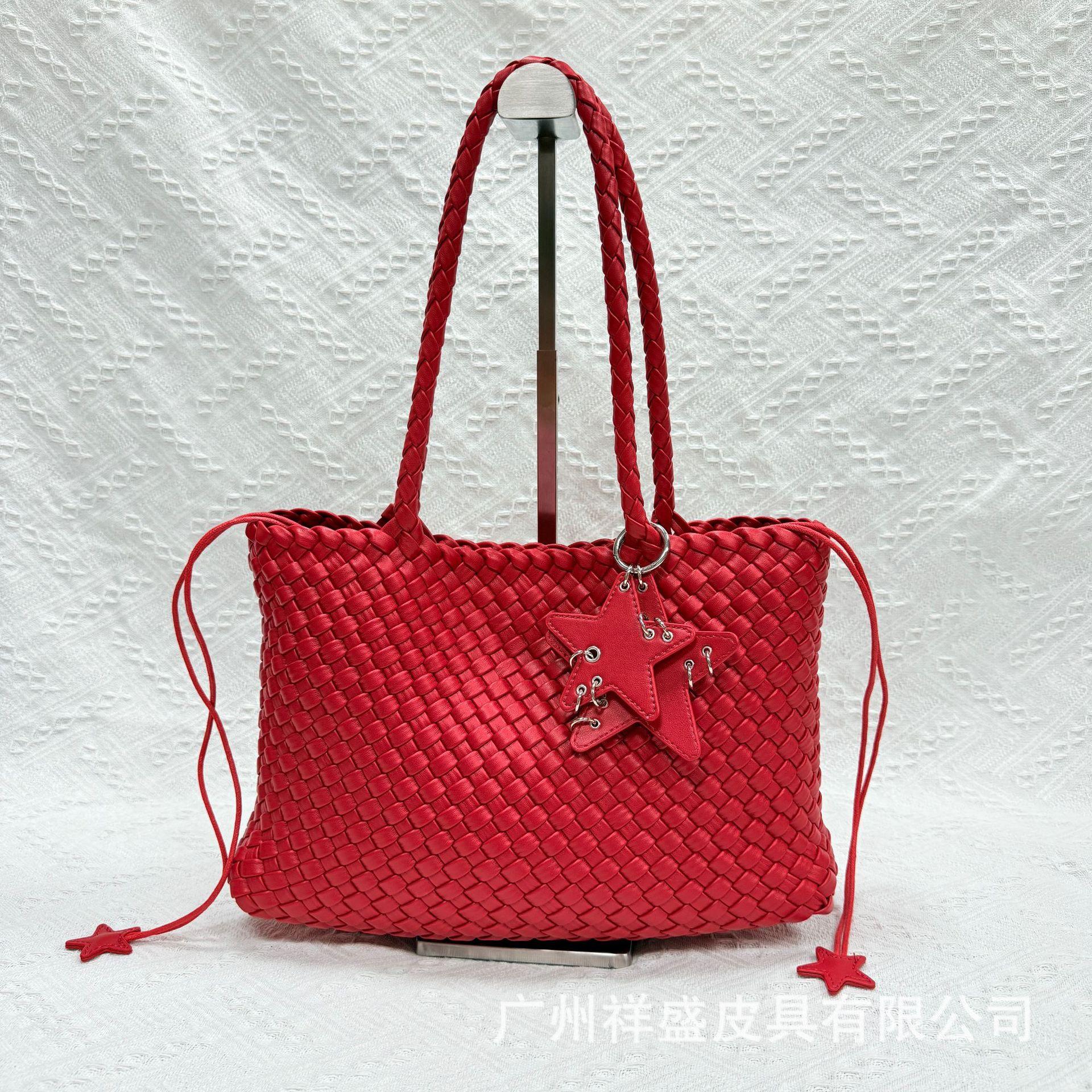 

Новый нишевый дизайн плетеная сумка ручной работы цвета шампанского большая вместимость сумка-мессенджер для通勤 для женщин 35*12*20cm