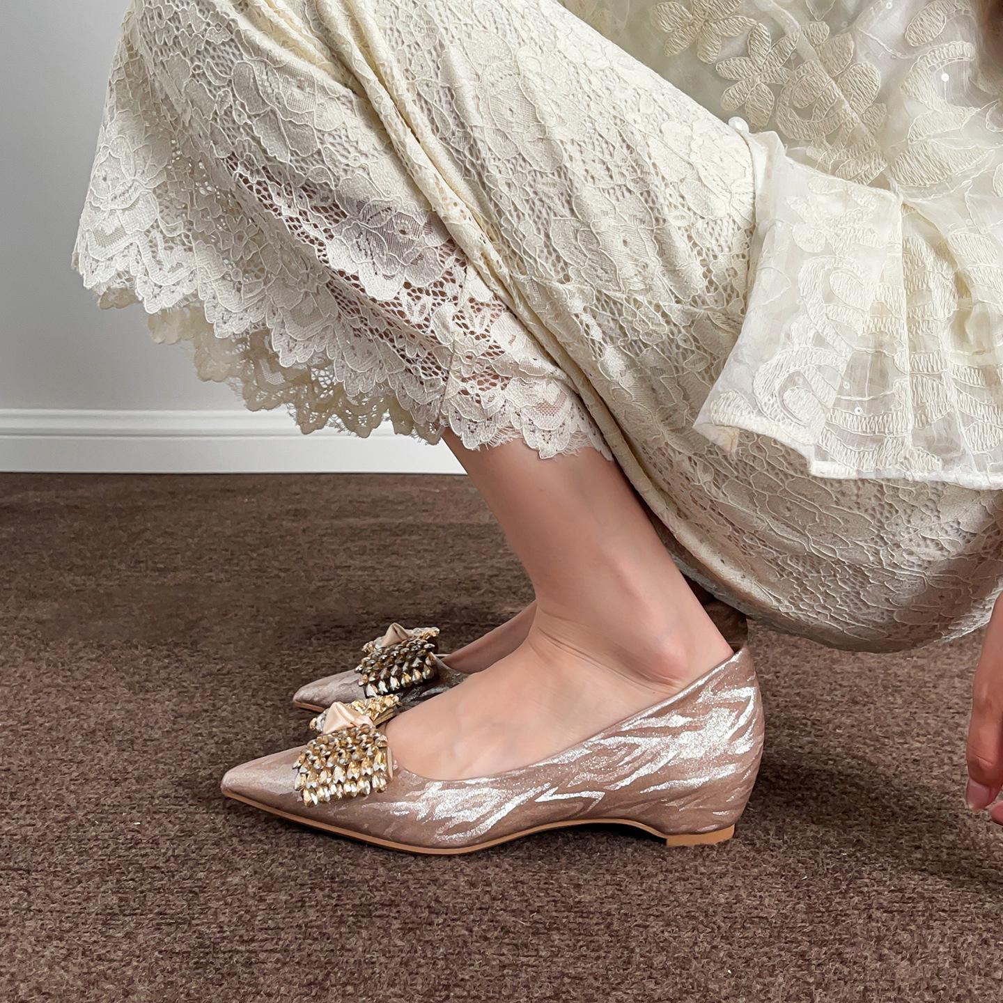 

Свадебные туфли с цветочным декором из страз цвета шампанского - Женская осенняя коллекция с внутренней платформой 36 шампанского