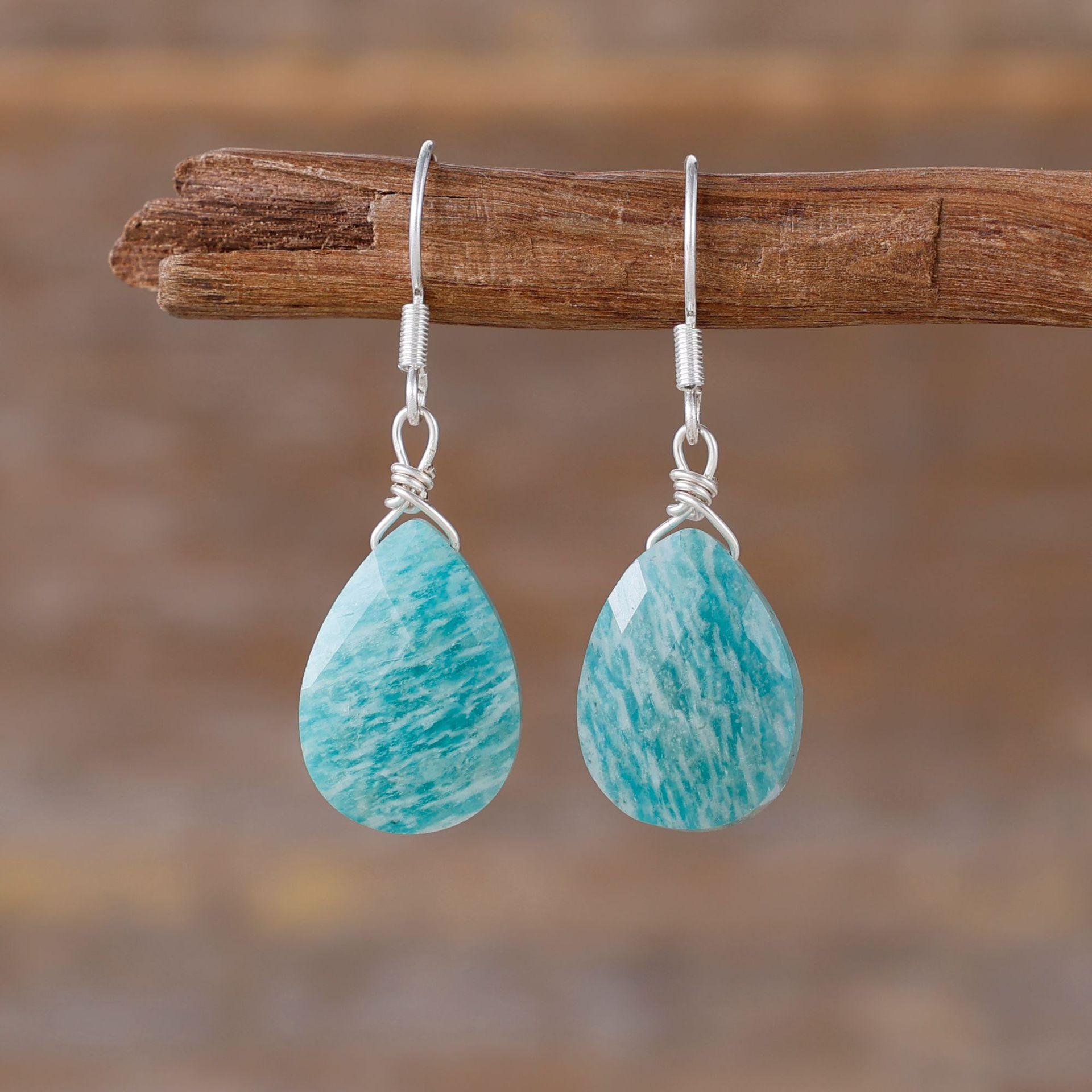 Natural Tianhe stone pendant earrings, handmade light luxury style earrings, jewelry зелёный