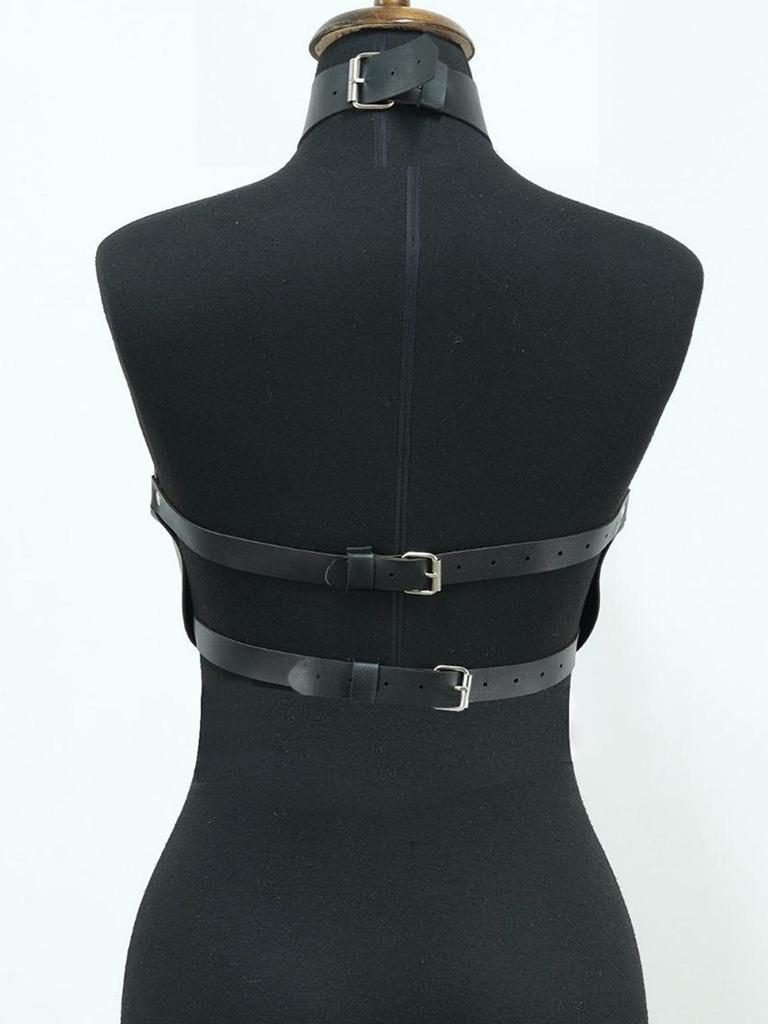 1PC The widened collar is integrated with the cage-style chest strap, which is adjustable for women. It features stylish punk