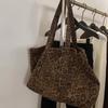 Retro Leopard Print Niche Commuter Large Capacity Shoulder Bag Totes Autumn and Winter New Travel Underarm Bag