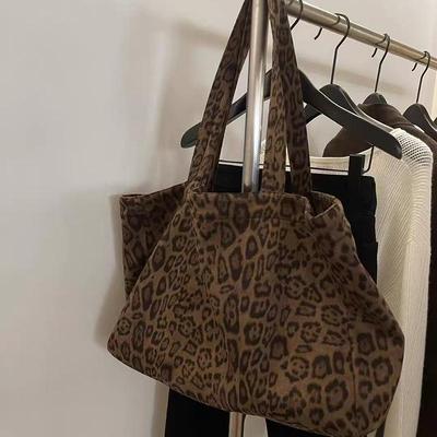 Retro Leopard Print Niche Commuter Large Capacity Shoulder Bag Totes Autumn and Winter New Travel Underarm Bag CLE