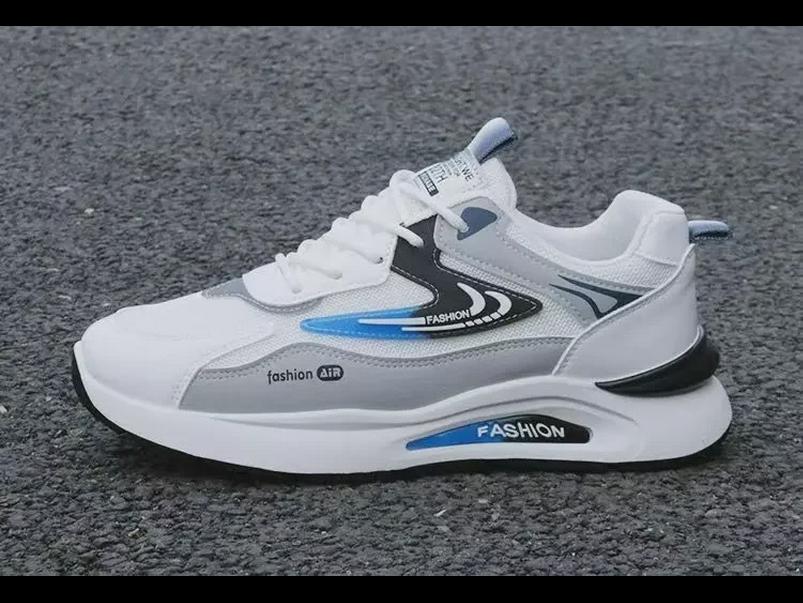Atmungsaktive weiße Mesh-Sportschuhe mit dicken Sohlen