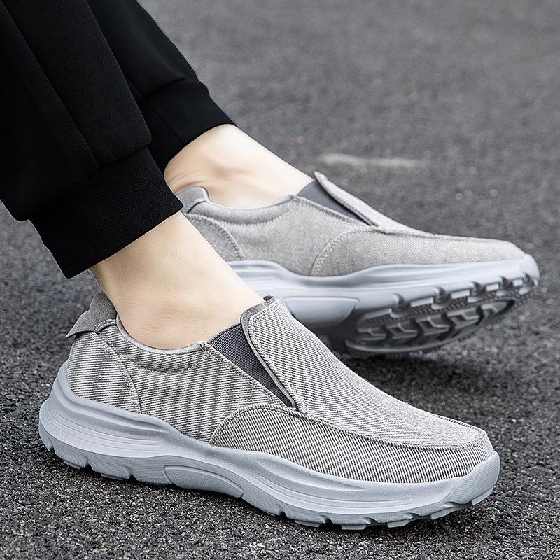 Men's Spring Slip-on Walking Shoes: Breathable Mesh, Lightweight, Large Size, Perfect for Middle-aged & Elderly Casual Wear.