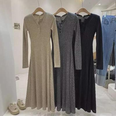 Vestido Tricotado Feminino Slim Fit Estilo Francês - Ajustado na Cintura, Gola Meio Aberta, Cor Sólida, Outono/Inverno.