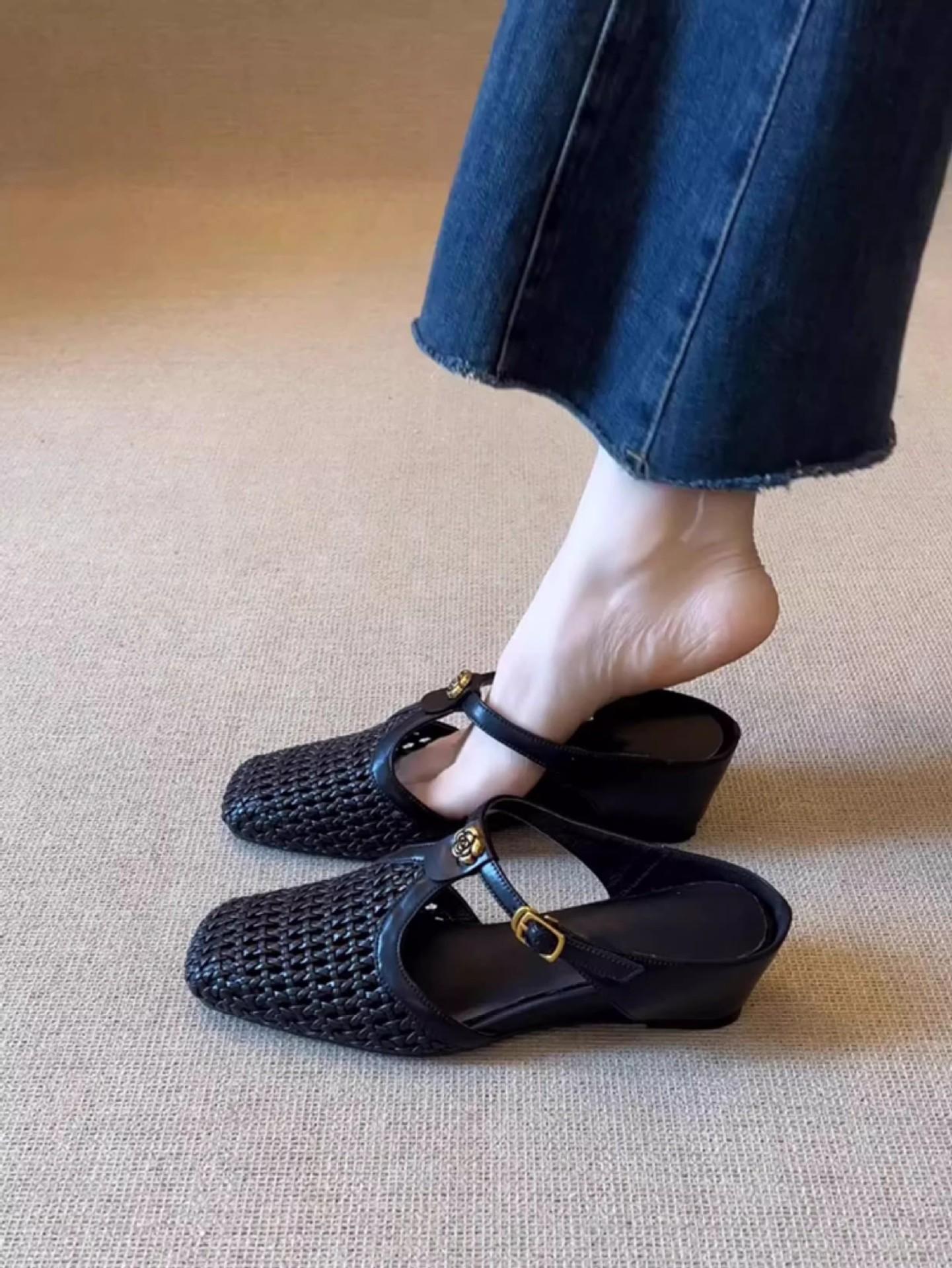 

Soft leather version inner height increase cool slippers 6cm French square head woven hollow breathable T-buckle with sandals bag head shoes 35