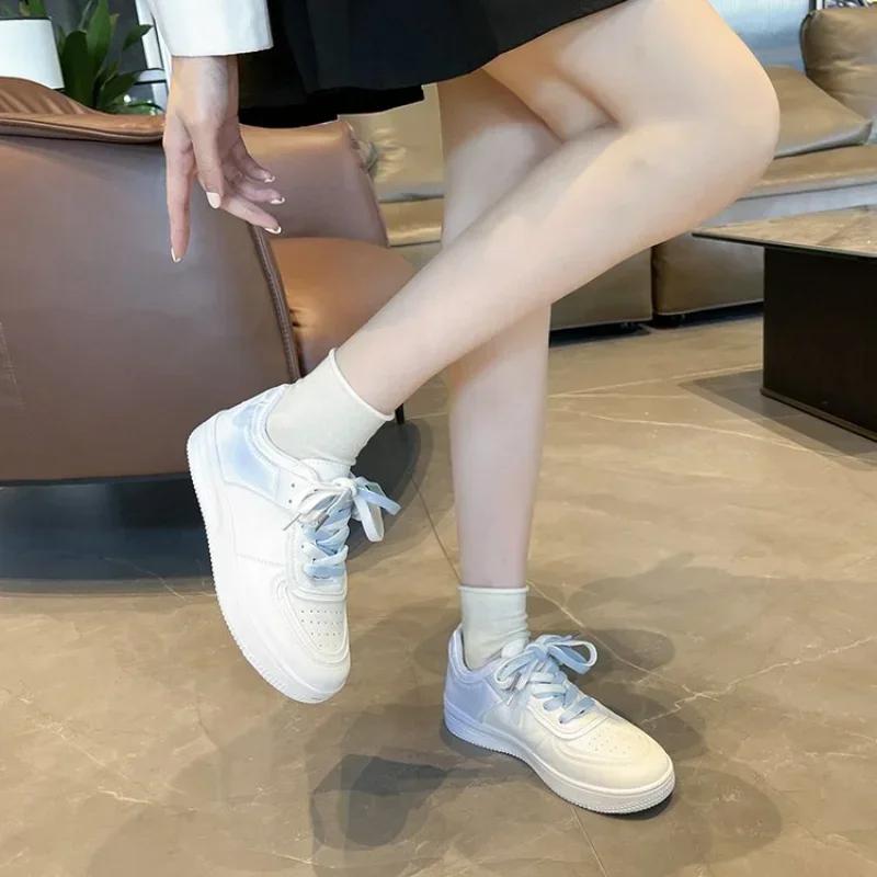Gradient Color Flat White Shoes for Women, Thick Soled New Lace Up Board Shoes for High School Students, Casual Shoes for Women