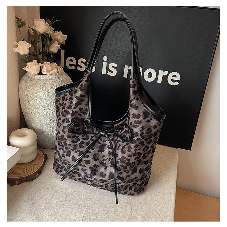 Leopard Print Bag Women's Large-capacity New Autumn and Winter Versatile Leisure Shoulder College Student Commuting Tote Bag