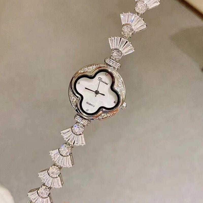 Lily There B Women's Silver Bracelet Watch, Four-Leaf Clover Fritillary Diamond Watch, Light Luxury Niche Exquisite Watch