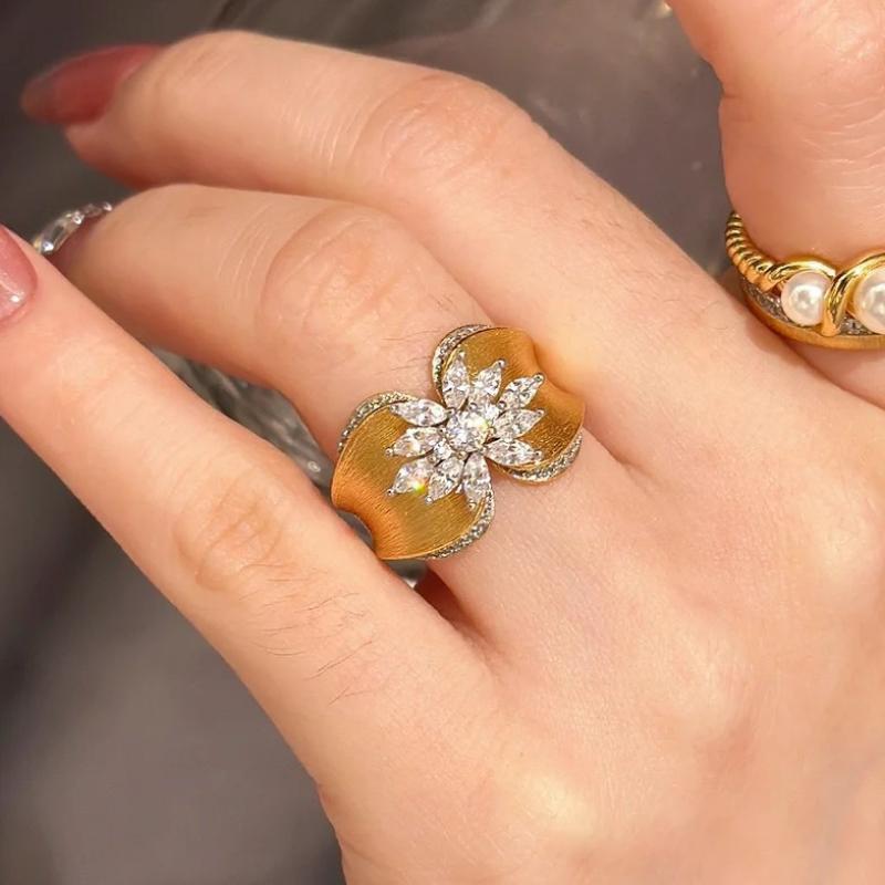 

Классические кольца с кристаллами в виде бабочек, выполненные в технике волочения проволоки, для женщин, широкое ретро-модное обручальное кольцо из тонкой меди с цирконом 8 золотой