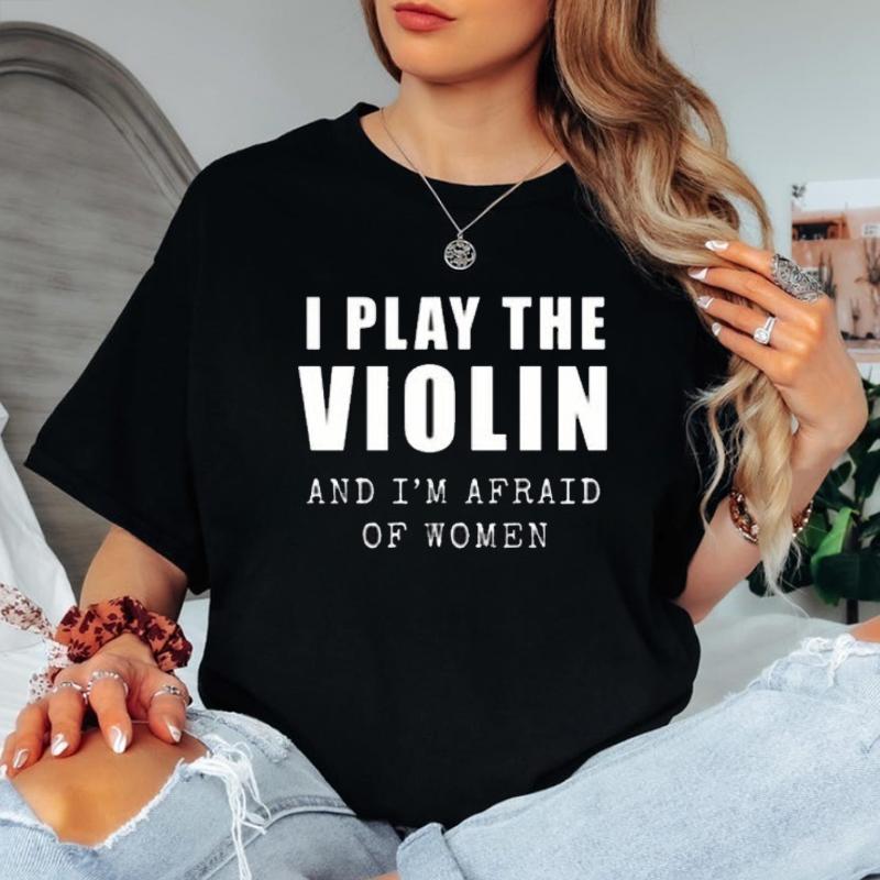 Ik Speel Viool en Ben Bang voor Vrouwen Grappig Unisex T-shirt Ronde Hals Grafische Print Cadeau voor Vioolist Herkenbare Muziek Kleding