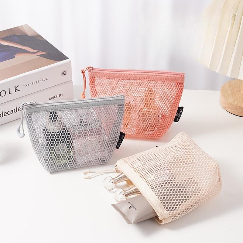 Large-capacity Three-dimensional Triangle Grid Storage Bag Large-capacity Women's Portable Sundries Change Storage Bag Lipstick and Makeup