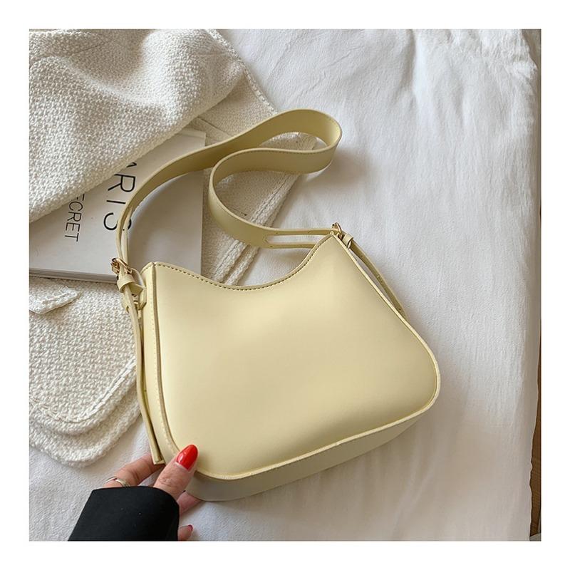 

Retro Crossbody Bag, Fashionable Shoulder Bag, Large Capacity, Textured, Casual Tote Bag With pendant жовтий