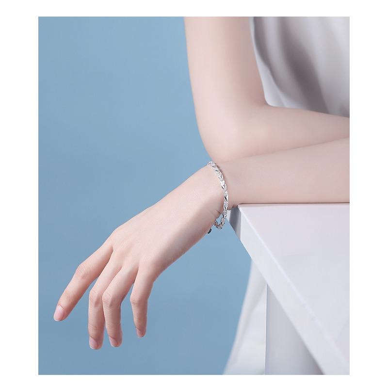 Lucky Four Leaf Clover Bracelet For Women Light Luxury Jewelry Gift