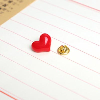 Per Innamorati Regalo Gioielli da Festa Spilla Resina a Forma di Cuore Rosso Spille da Bavero per Camicia Carine Matrimonio