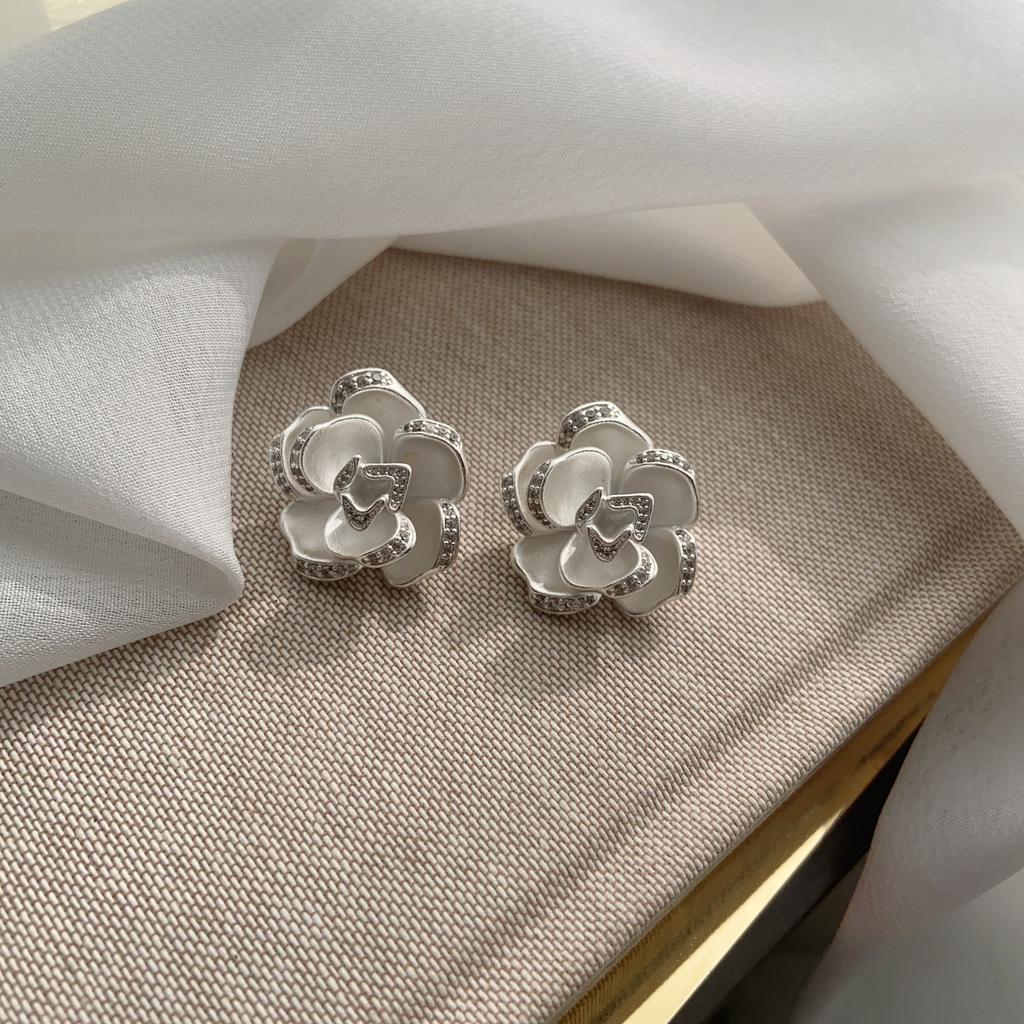 French Retro Premium Camellia Stud Earrings Fashion Design Sense Earrings Exquisite Earrings Earrings Women