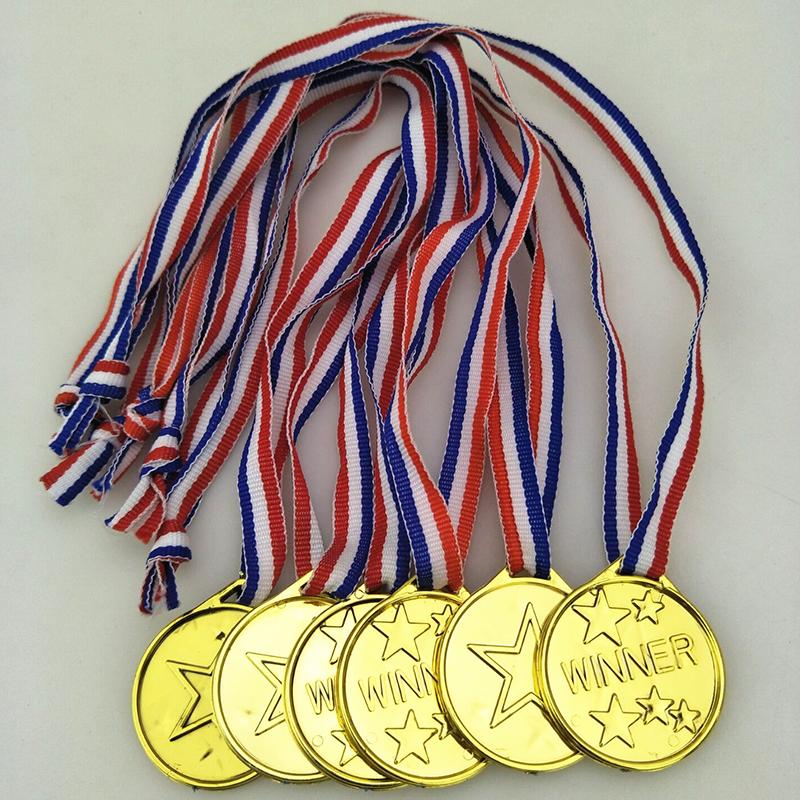 

10шт Пластикові золоті медалі переможців Дитяча гра Спорт Призи Нагороди Іграшки для дітей День Народження Сувеніри Наповнювачі Піньята 10PCS