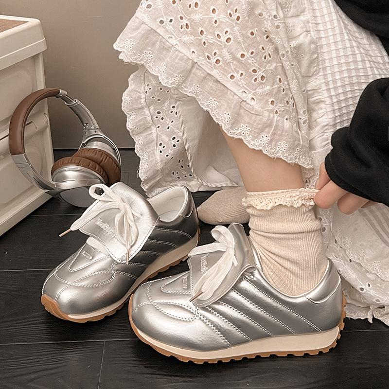 2025 new tongue-turning casual Forrest Gump training shoes women's platform casual lightweight diamond round head lace-up sports shoes