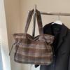 Plaid tote bag women's large-capacity new autumn and winter versatile pleated shoulder bag class commuter bag