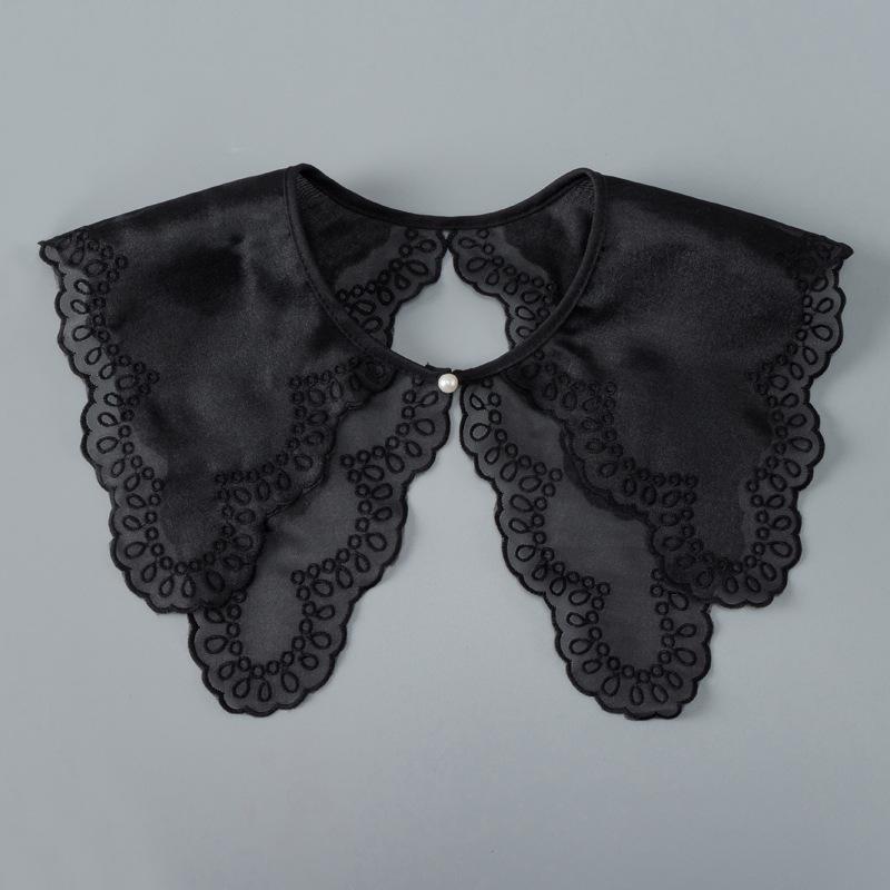 White Retro Hanfu Cloud Shoulder Shawl with Lace Trim & Embroidery for Women