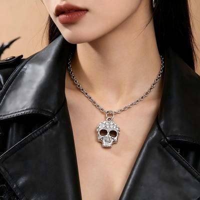 European-American Punk Skull Pendant Necklace with Red Diamond
