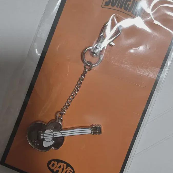 

DAY6 Мини брелок Cignature Sungjin