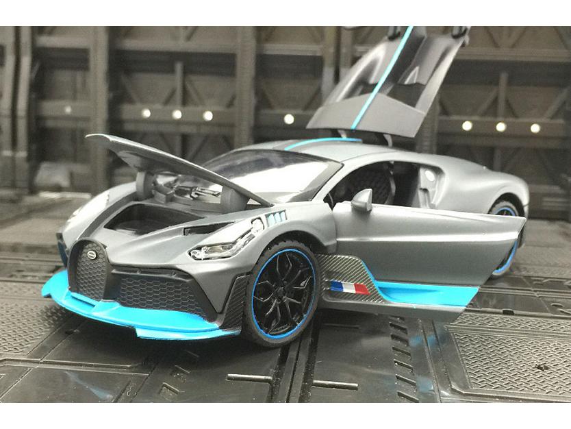 XA3217 Alloy Supercar Model with Sound & Light - Pull Back Metal Toy Car for Boys