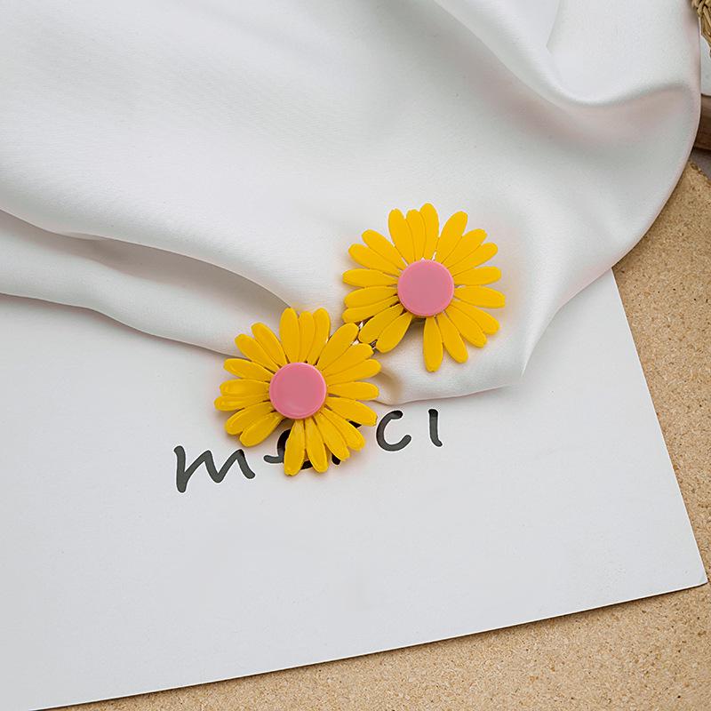 

Новая весенне-летняя корейская заколка для волос с цветовым блоком и ромашками: Свежий стиль Хёны «Утиный клюв» и верхний зажим