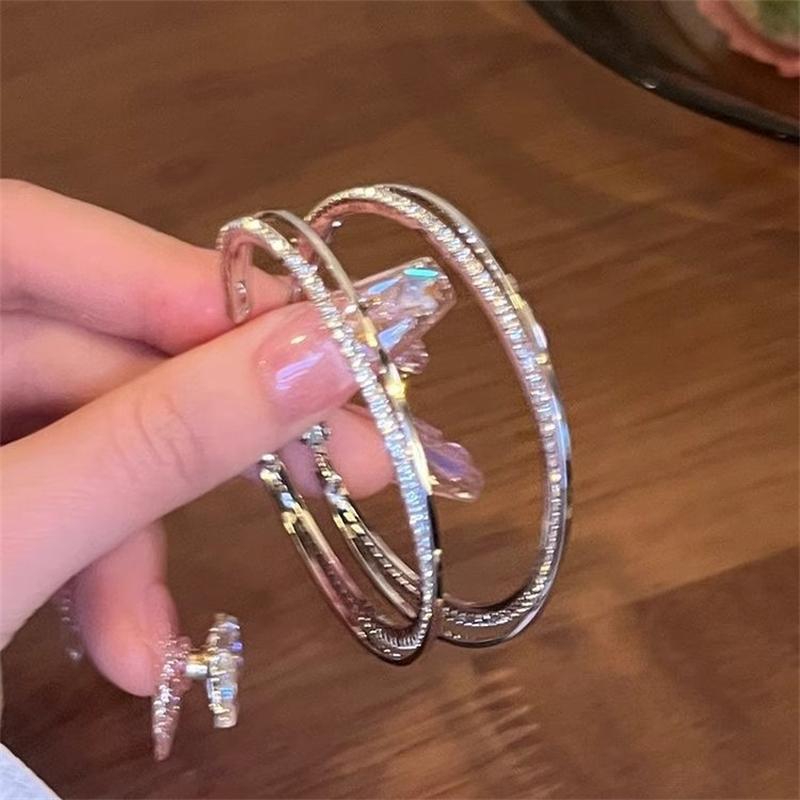 New Trend Women's Hoop Earrings Rhinestone Twisted Circle Round Big Exaggerated Loop Earrings Punk Hiphop Female Ear Jewelry