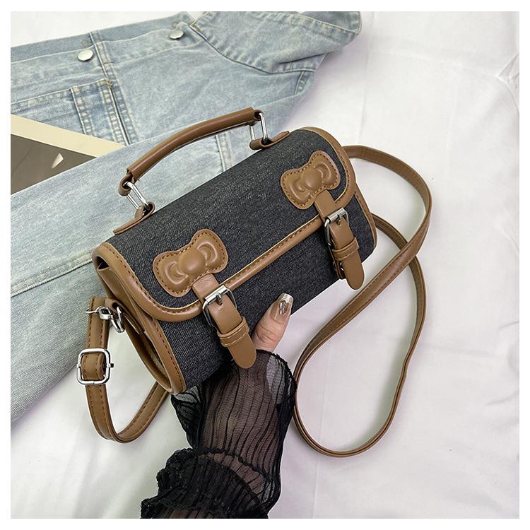 

Маленькая сумка в стиле колледжа женская 2025 новая ретро контрастного цвета модная на плечо сумка-мессенджер премиум портативная сумка Кембридж чёрный