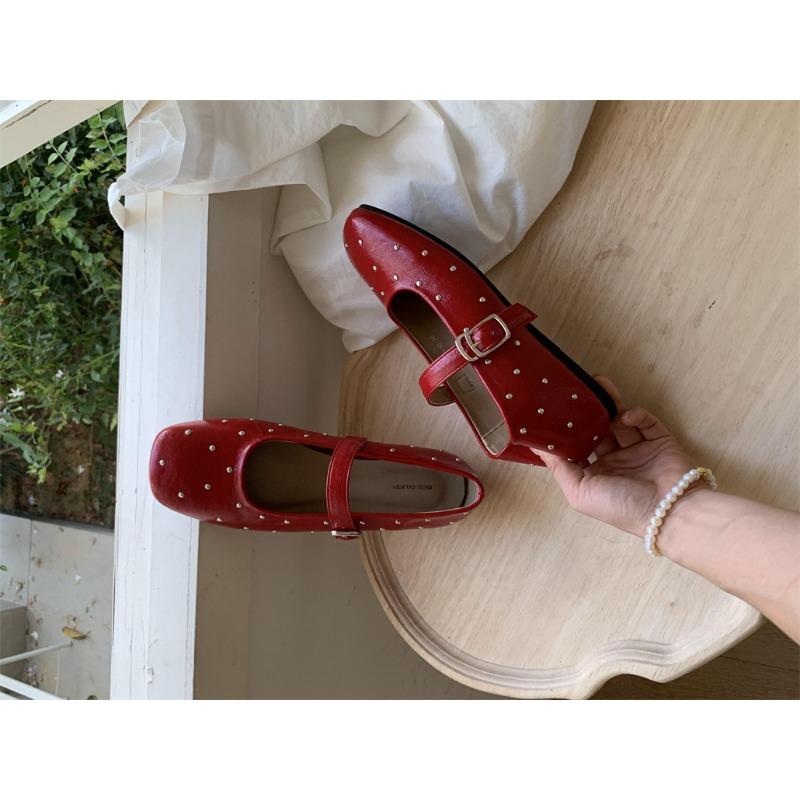 

Нэй Цзэн~ Ретро Цыганская Звезда Клепки Балетки Одинарные Туфли Женские Весенне-Осенние Ремешок с Пряжкой на Подъеме Неглубокий Вырез Мэри Джейн 35 красный